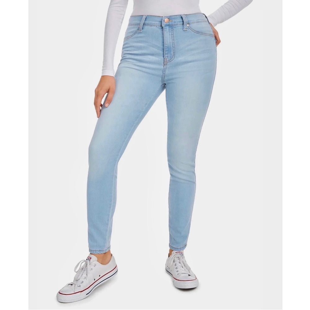 Celebrity Pink The Deb Ultra High Rise Curvy Skinny Jeans Light Wash